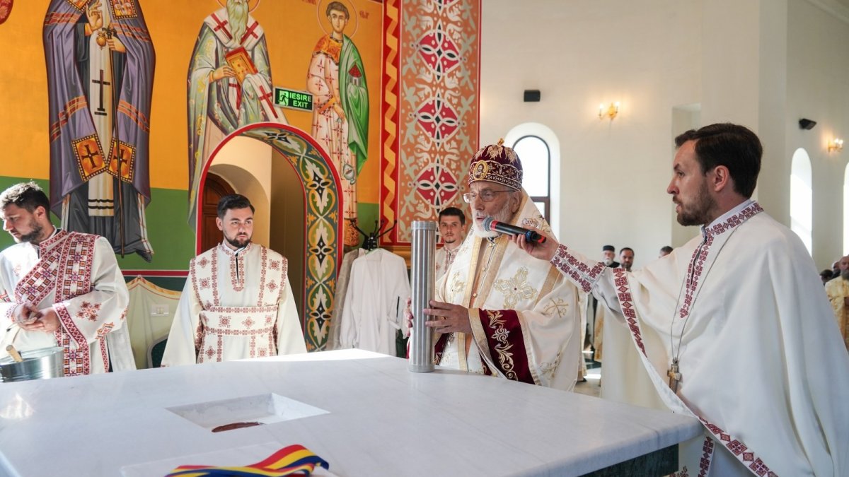 Biserica parohiei argeşene Valea Ursului a fost sfințită
