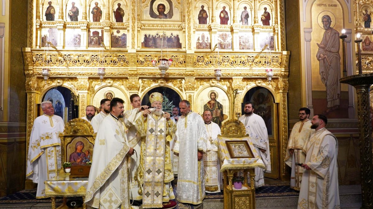 Hirotonie întru preot la Catedrala Arhiepiscopală din Târgoviște