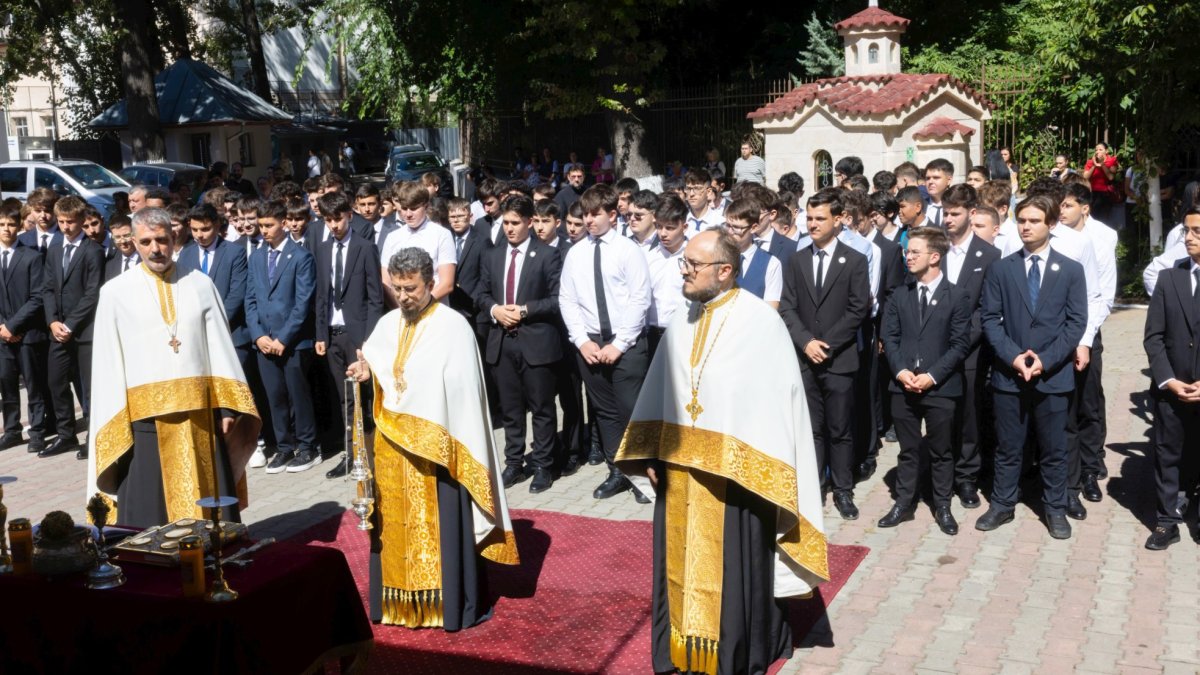 Început de an școlar la Seminarul Teologic Ortodox „Nifon Mitropolitul”