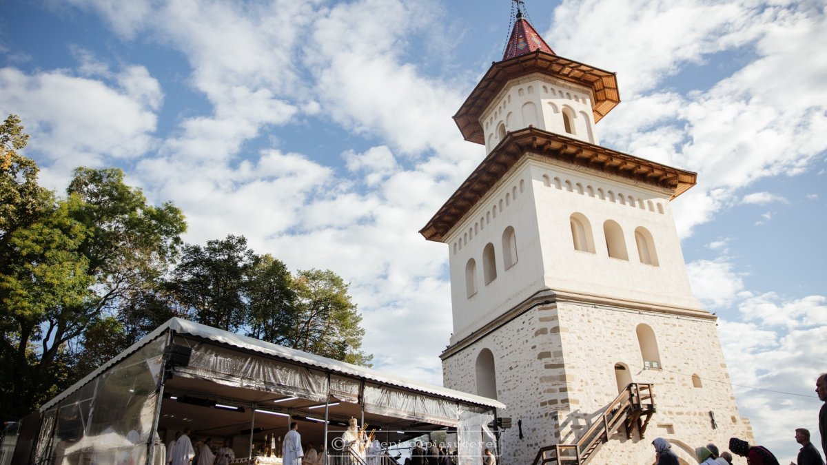 Sfânta Liturghie la Catedrala Arhiepiscopală din Suceava