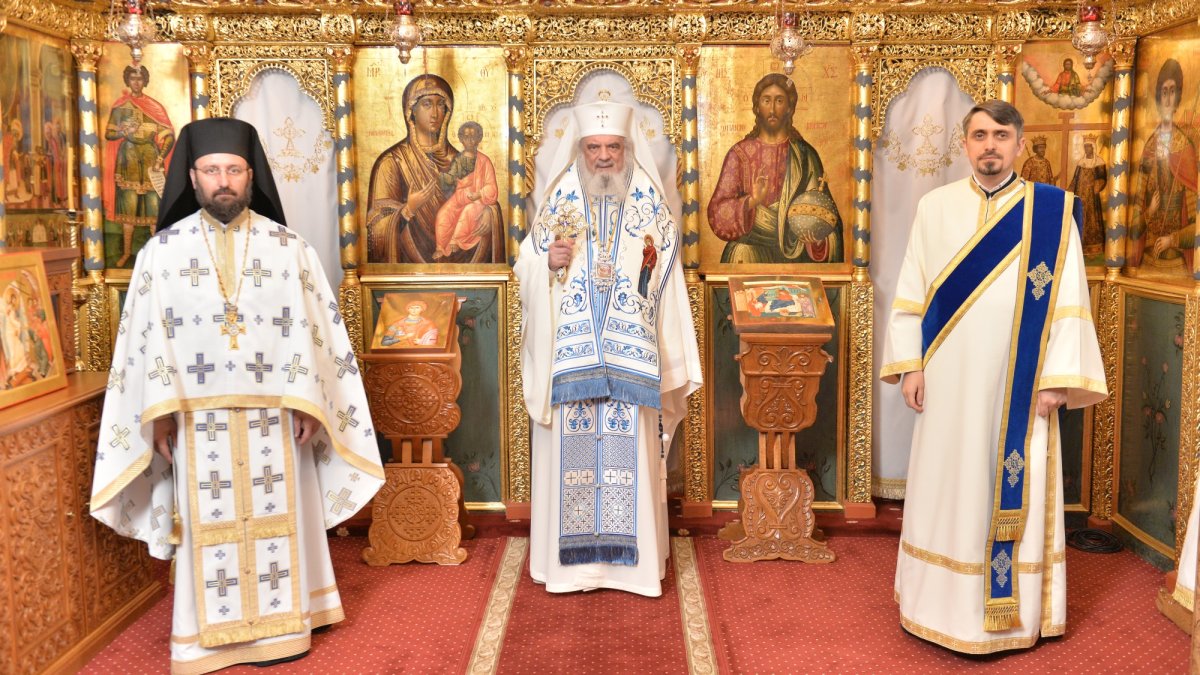 „Maica Domnului, Eva cea nouă, prin ascultare smerită aduce lumii viață”