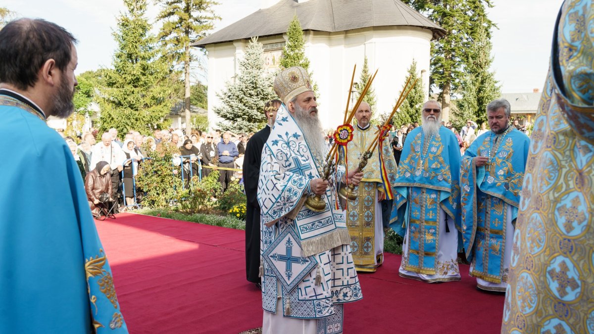 Slujire arhierească la hramul Mănăstirii Vorona