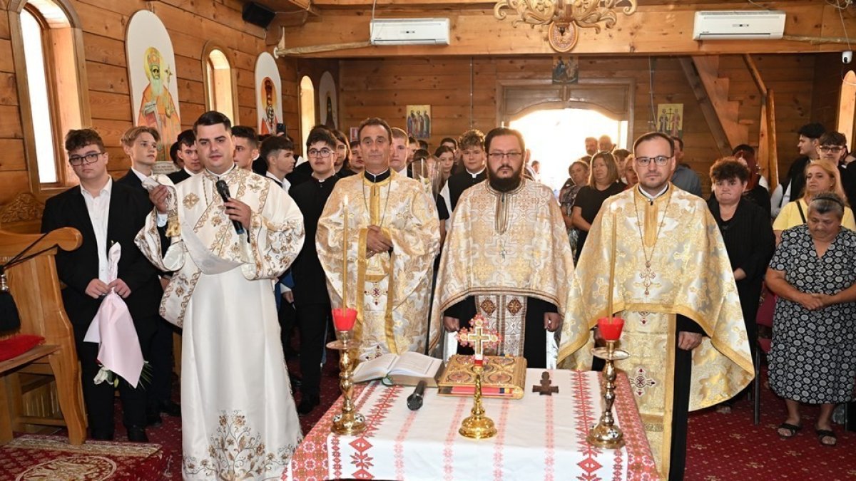 Elevii Seminarului Teologic din Caransebeș au revenit la școală