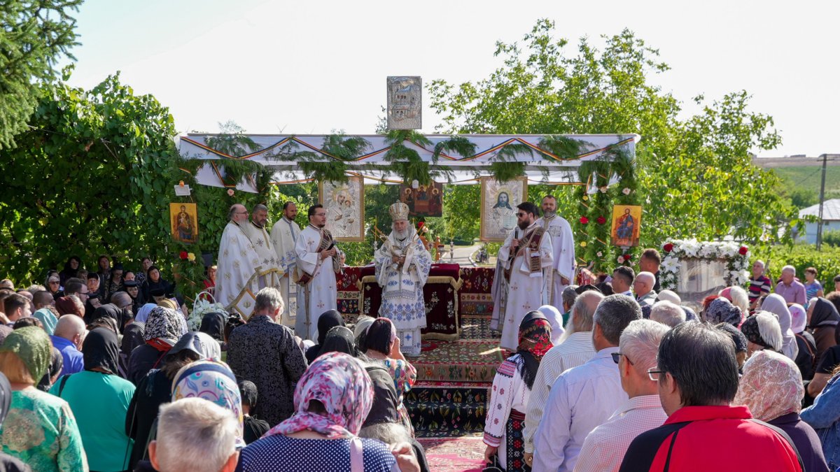 Hramul Mănăstirii „Naşterea Maicii Domnului”-Cudalbi