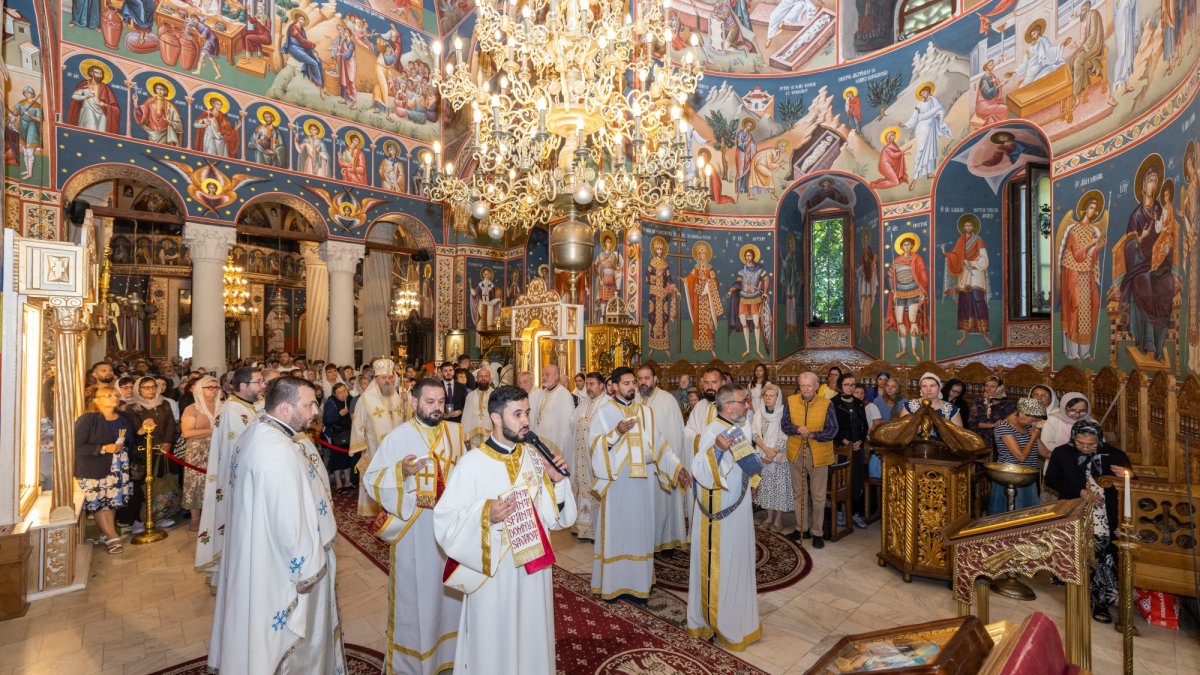Moaştele Sfintei Ana cinstite la Biserica „Sfântul Gheorghe”-Nou
