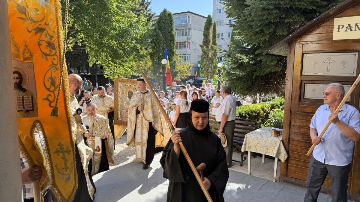 Hramul Parohiei „Nașterea Maicii Domnului” din Bacău marcat prin evenimente ample