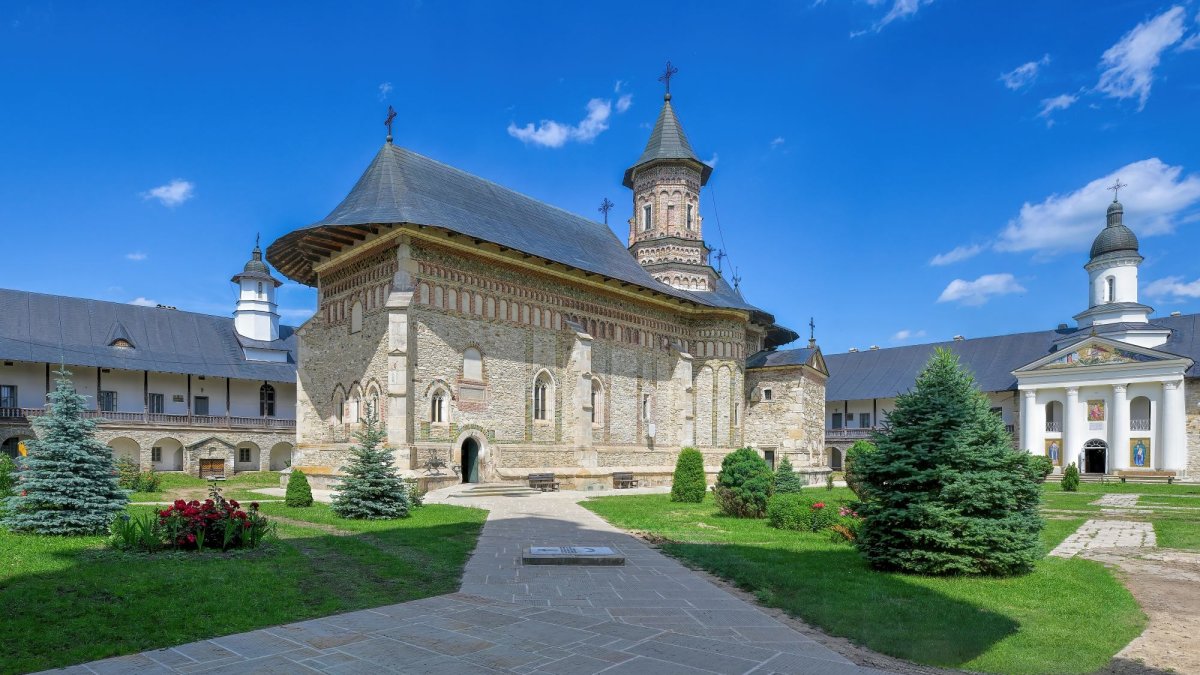 Sclipirile Luminii: Mănăstirea Neamţ