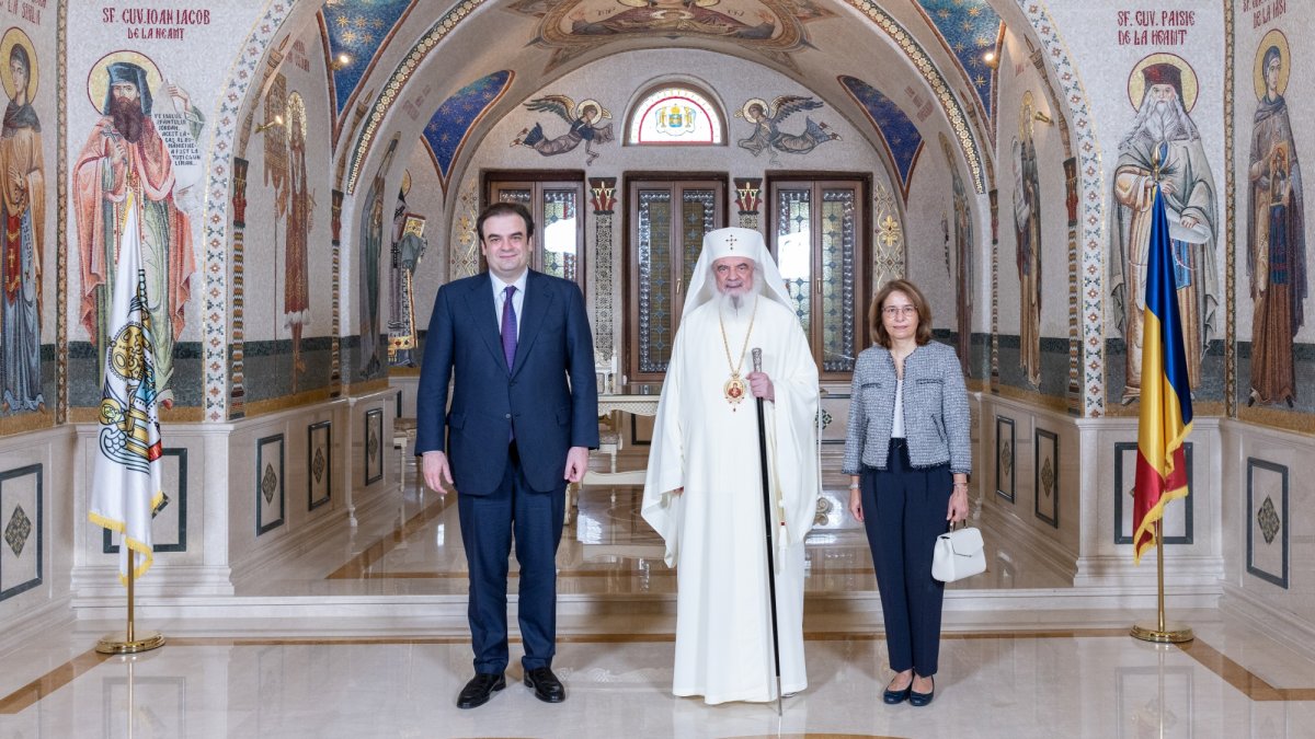 Patriarhul României a primit vizita ministrului economiei și finanțelor din Grecia