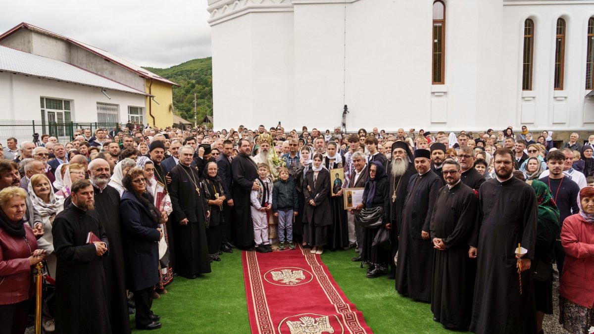 Biserica „Sfânta Treime” din Straja, Tarcău, a fost sfințită