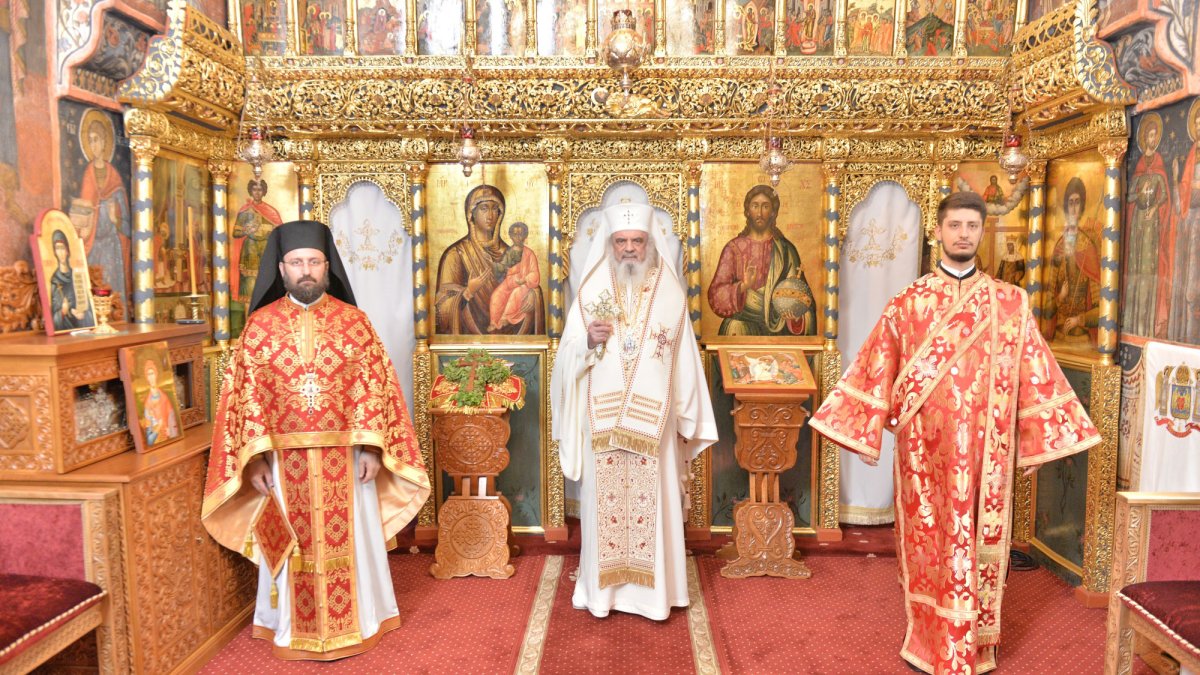 „Crucea este semnul iubirii milostive și smerite a lui Hristos”