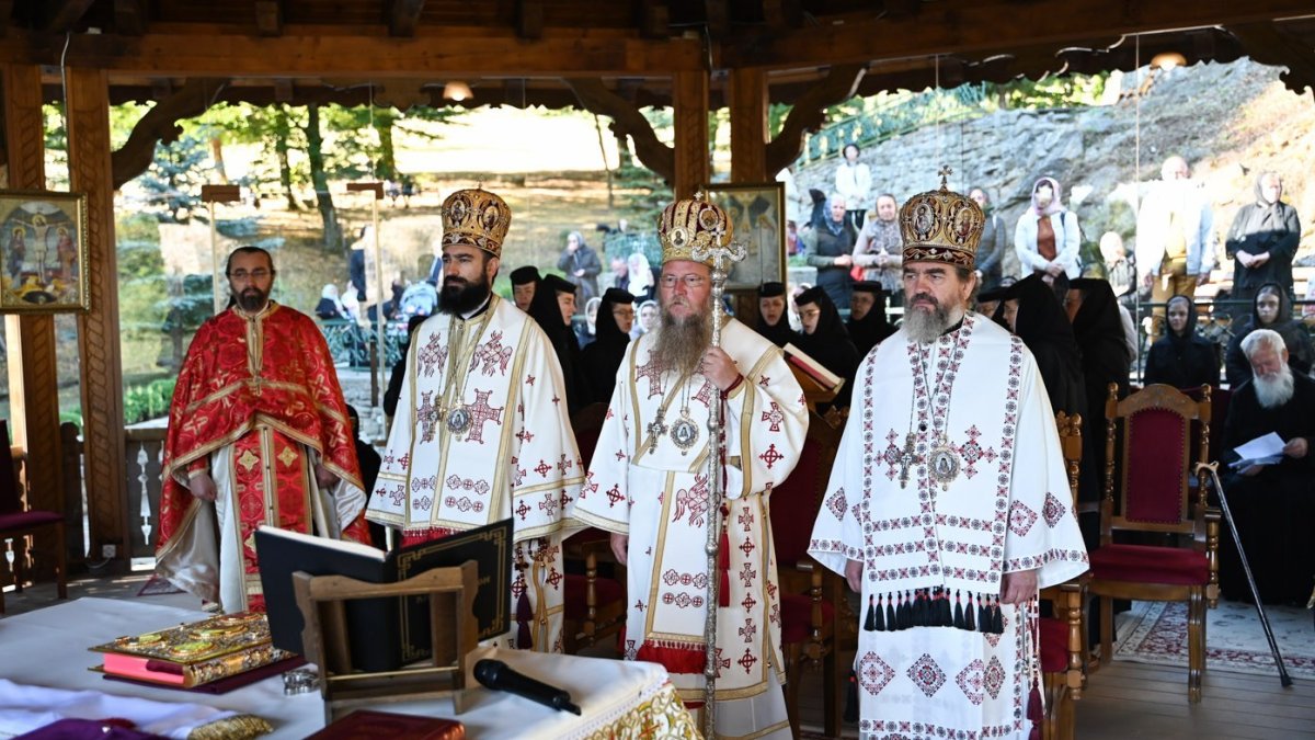 Praznicul Înălțării Sfintei Cruci, hram la Mănăstirea Prislop