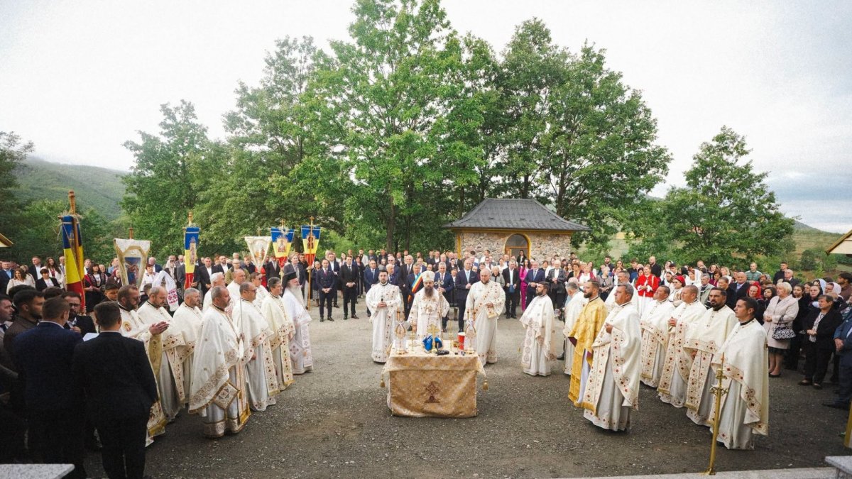 Preasfințitul Părinte Benedict a târnosit biserica din Parohia Preoteasa, Sălaj