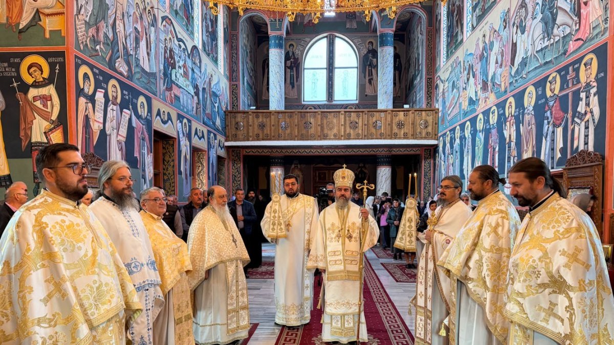 Schitul Vulcan și‑a prăznuit ocrotitorul