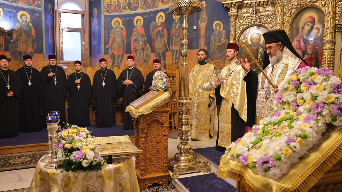 Credincioşii vrânceni se închină Cinstitului lemn al Sfintei Cruci