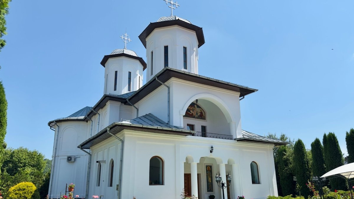 Istorii adevărate, într‑un ținut de poveste sau despre memoria zidită în credință