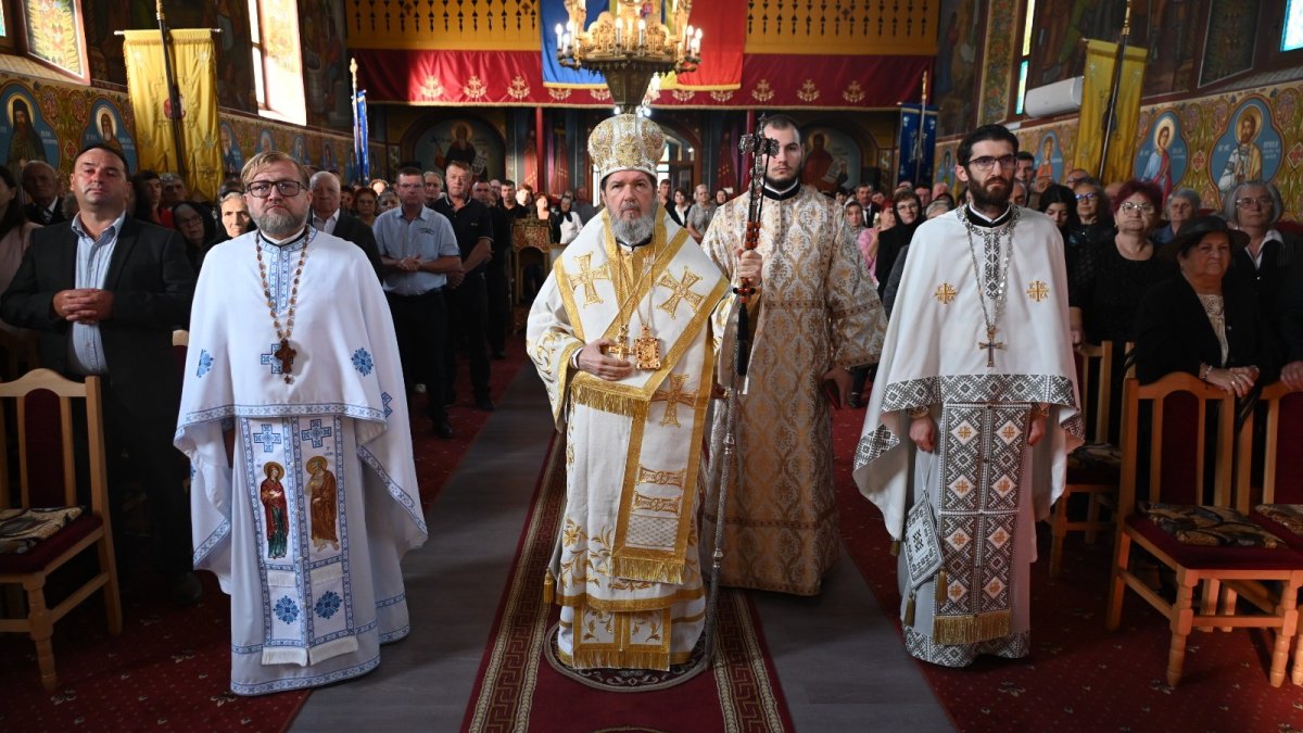 Binecuvântare arhierească la Cociuba Mare, în Episcopia Oradiei