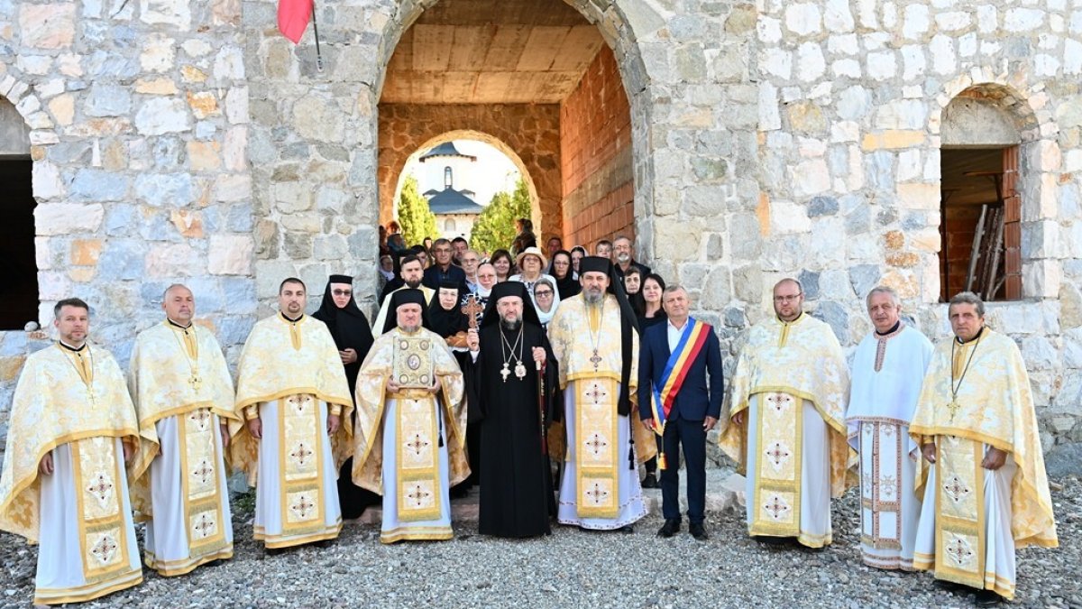 Binecuvântare arhierească la Mănăstirea Petroșnița din Banat