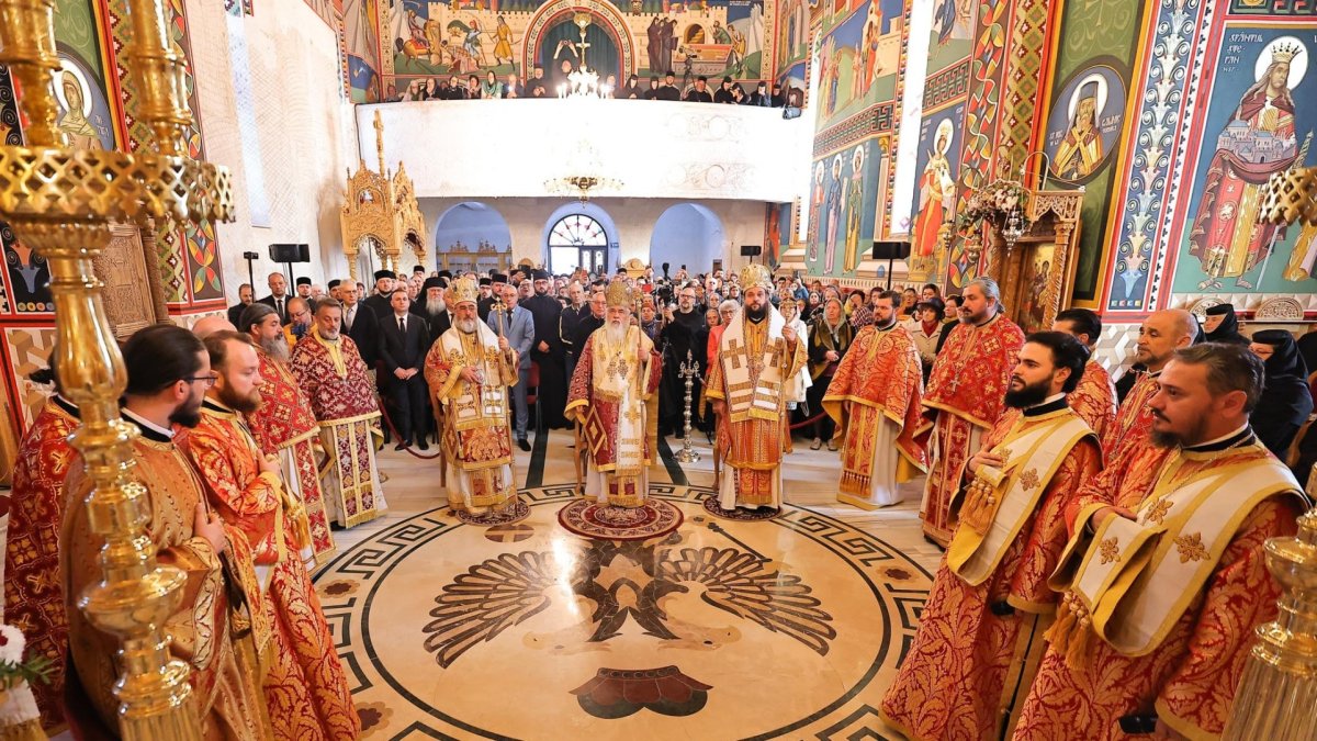Mii de pelerini la hramul mănăstirii vrâncene Brazi