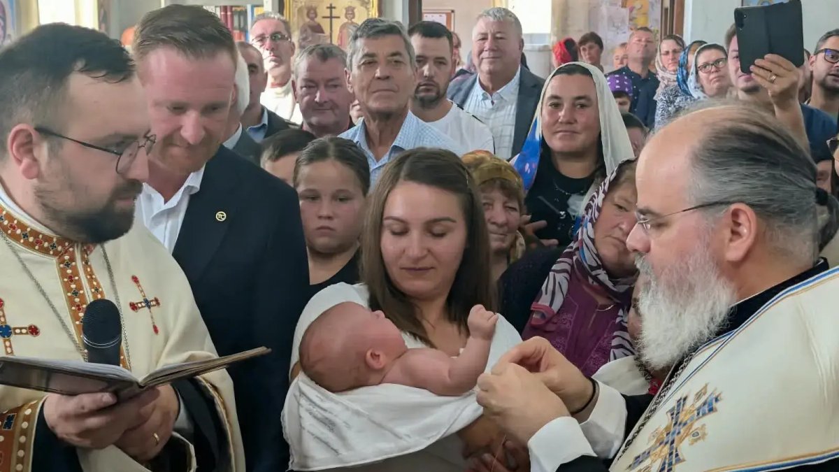Taina Sfântului Botez, săvârșită pentru fiul preotului paroh din Telejna