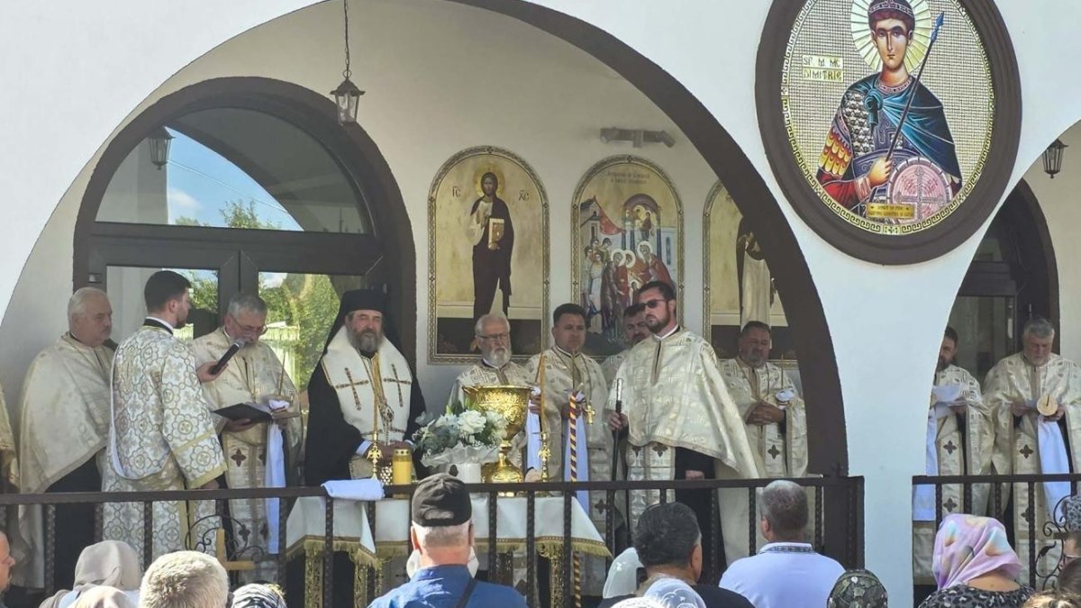 Noile lucrări de la Parohia „Sfântul Dumitru” din Crăcăoani au fost sfințite