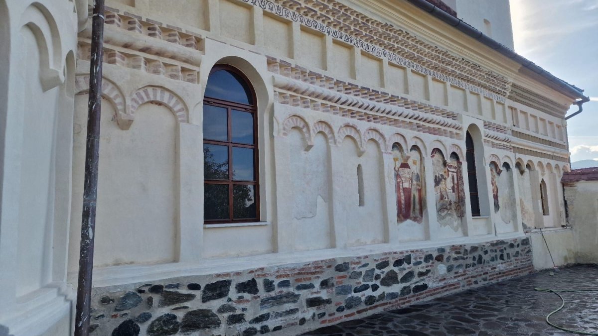 O nouă etapă de restaurare a bisericii din Turnu Roșu a fost finalizată