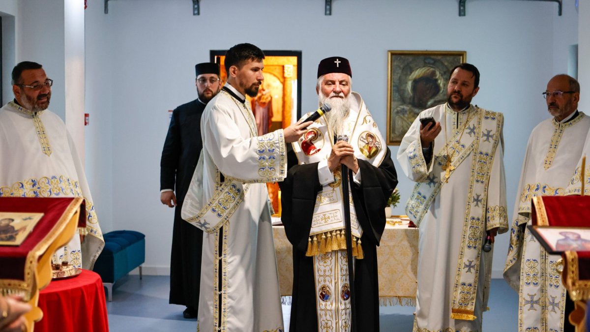 Sfințire de paraclis și de troiță în Oltenia