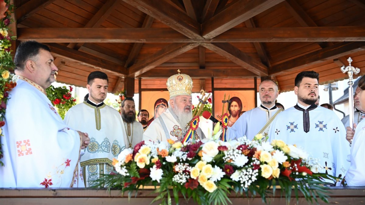 Binecuvântare arhierească în comunitatea din Posmuş, Bistriţa-Năsăud
