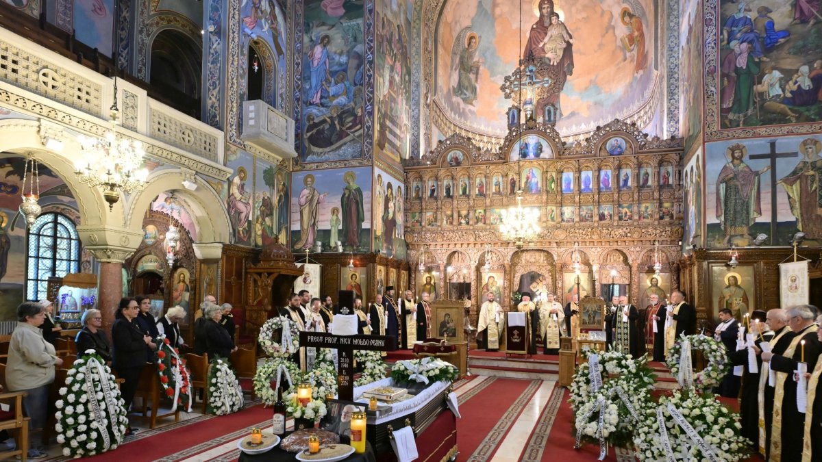 Înmormântarea unui profesor de muzică care a format generaţii de teologi