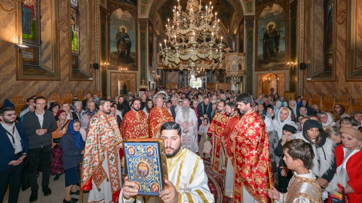 Biserica Zlătari din Bucureşti și‑a sărbătorit ocrotitorii spirituali
