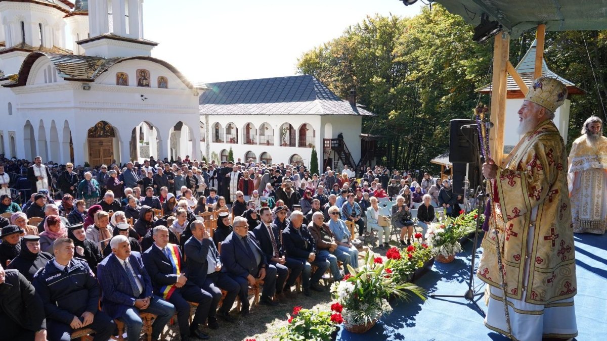 Sfinţirea bisericii Mănăstirii Cota 1000 din Arhiepiscopia Târgoviștei