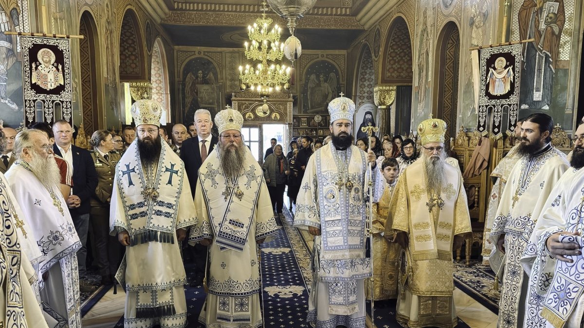 Patru ierarhi au slujit la hramul Catedralei Episcopale din Miercurea-Ciuc