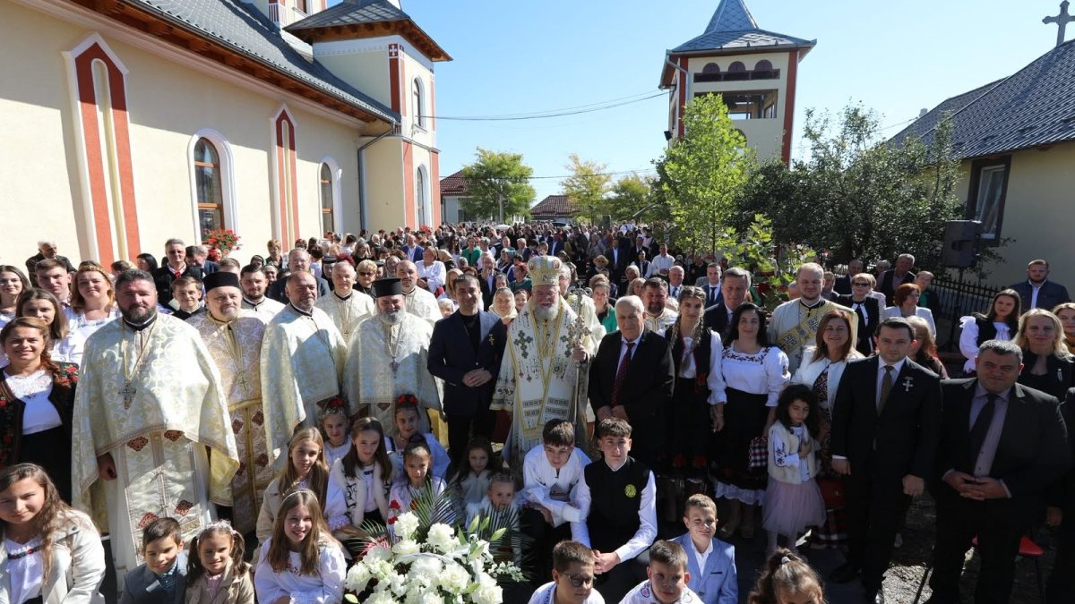 Slujba de târnosire a bisericii din Parohia Mogoșești, județul Maramureș