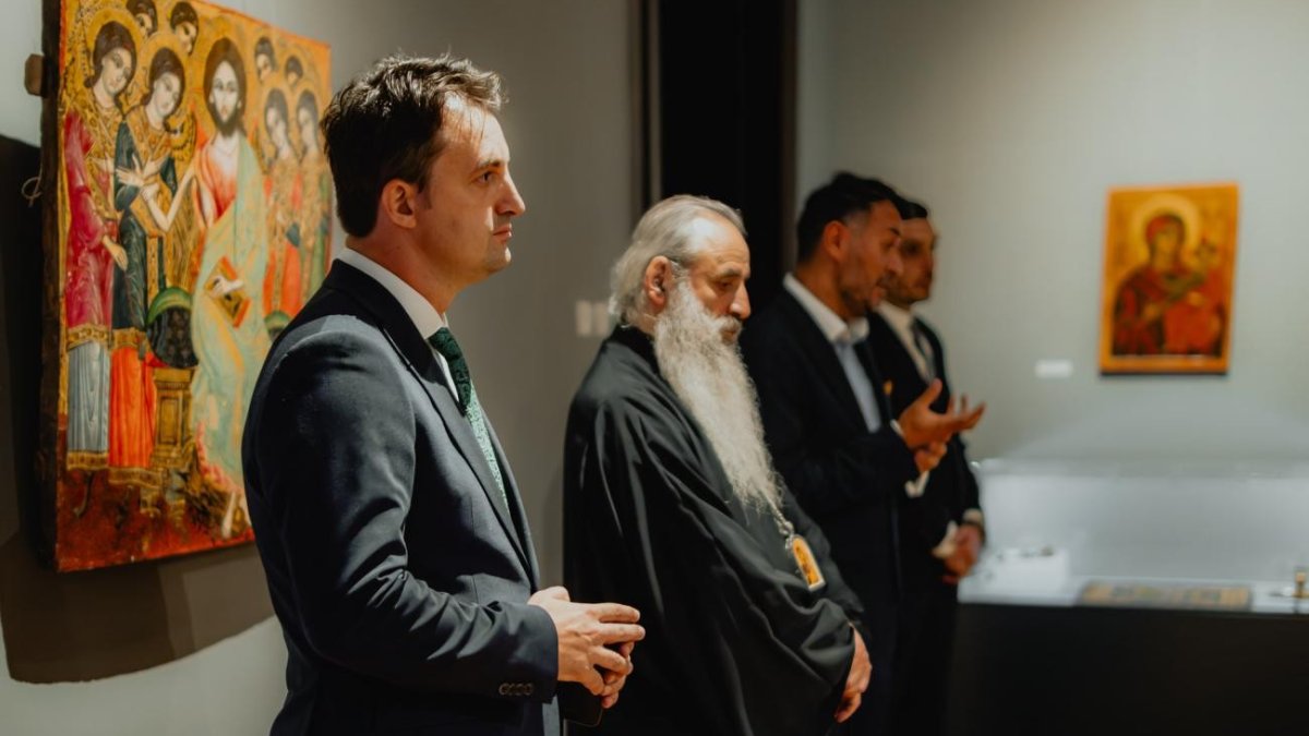 Expoziția „Când Cerul se deschide!” a fost vernisată la Palatul Culturii din Iași