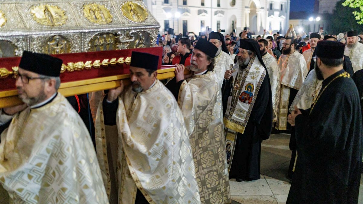 A început hramul Sfintei Parascheva de la Iași