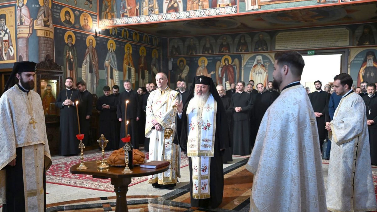 Parastas pentru Episcopul Vasile Flueraș și conferință preoțească la Cluj‑Napoca
