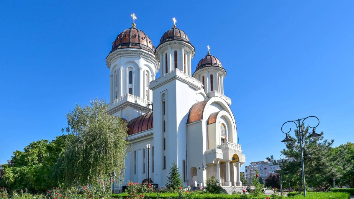 Sclipirile Luminii: Catedrala „Naşterea Domnului” din Brăila