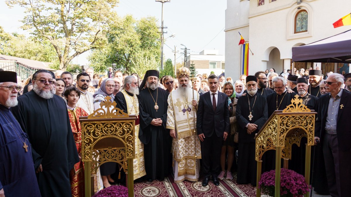 Biserica „Sfinții Împărați Constantin și Elena” Galata, Iași, a primit veșmântul sfințirii