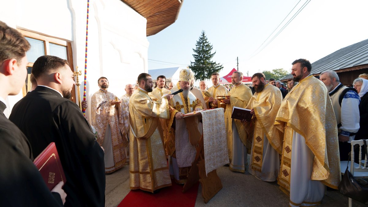 Popas de slujire şi sfinţirea bisericii unei comunităţi din Prahova