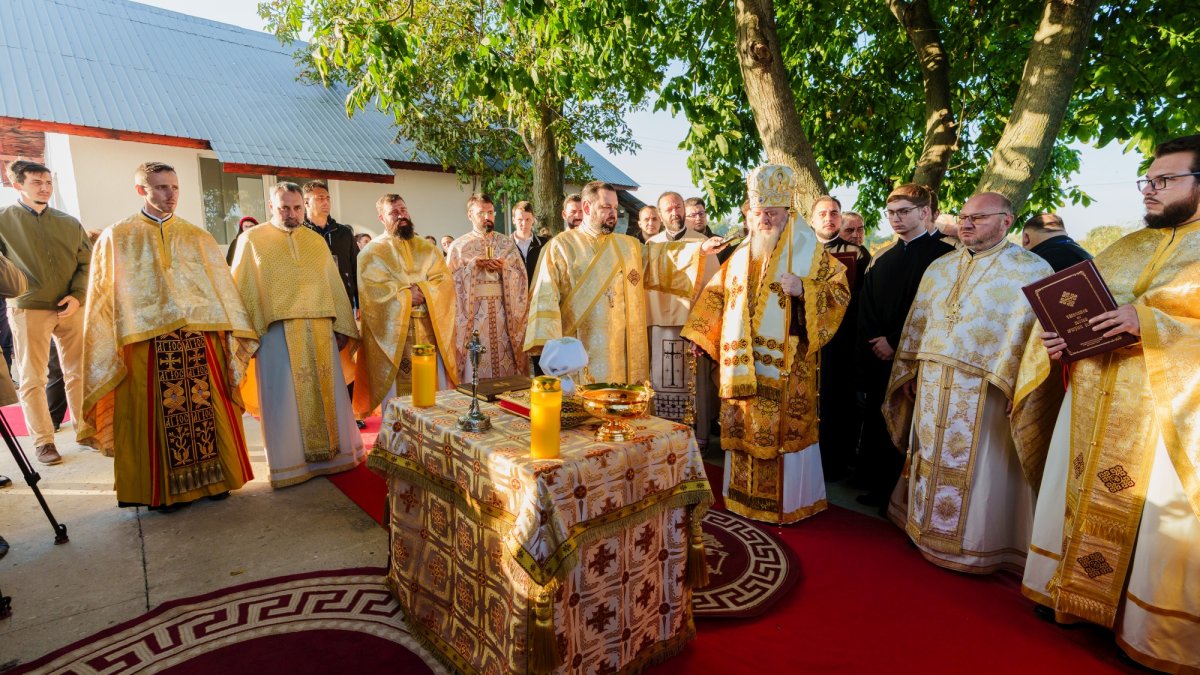 Sfinţirea bisericii unei comunităţi din Prahova