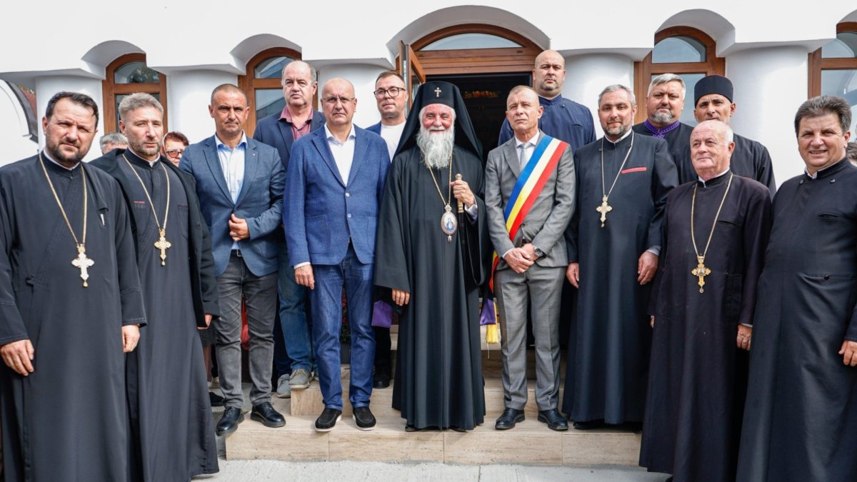 Două lăcaşuri sfinţite într-o parohie din judeţul Gorj