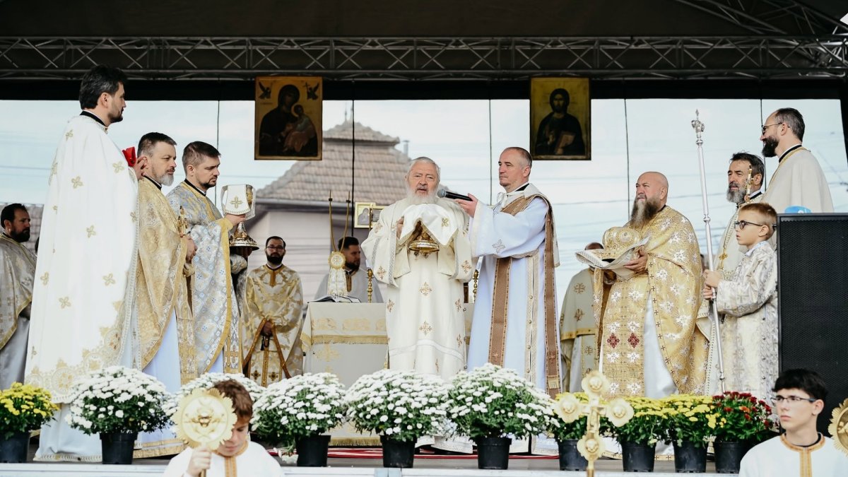 Resfințirea Bisericii „Adormirea Maicii Domnului” din Câmpia Turzii