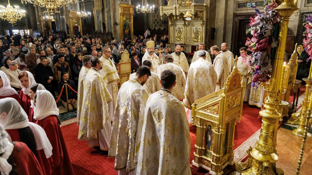 Liturghie arhierească în ajun de hram la Catedrala Mitropolitană din Iași