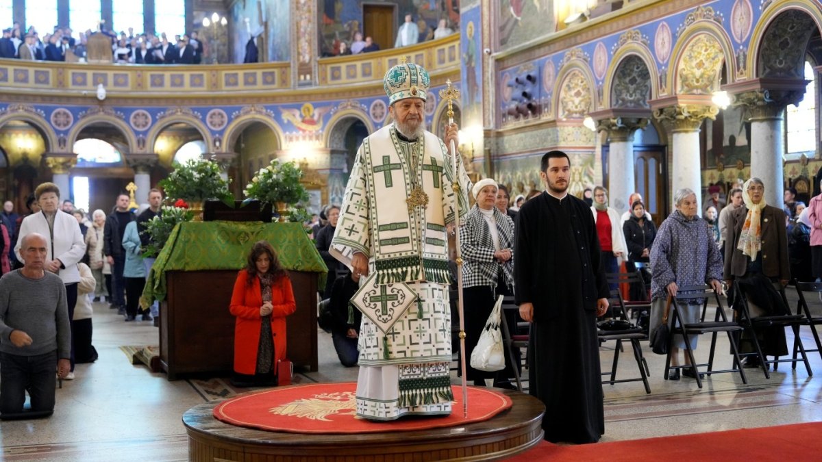 Cinstire adusă Sfintei Cuvioase Parascheva la Catedrala Mitropolitană din Sibiu