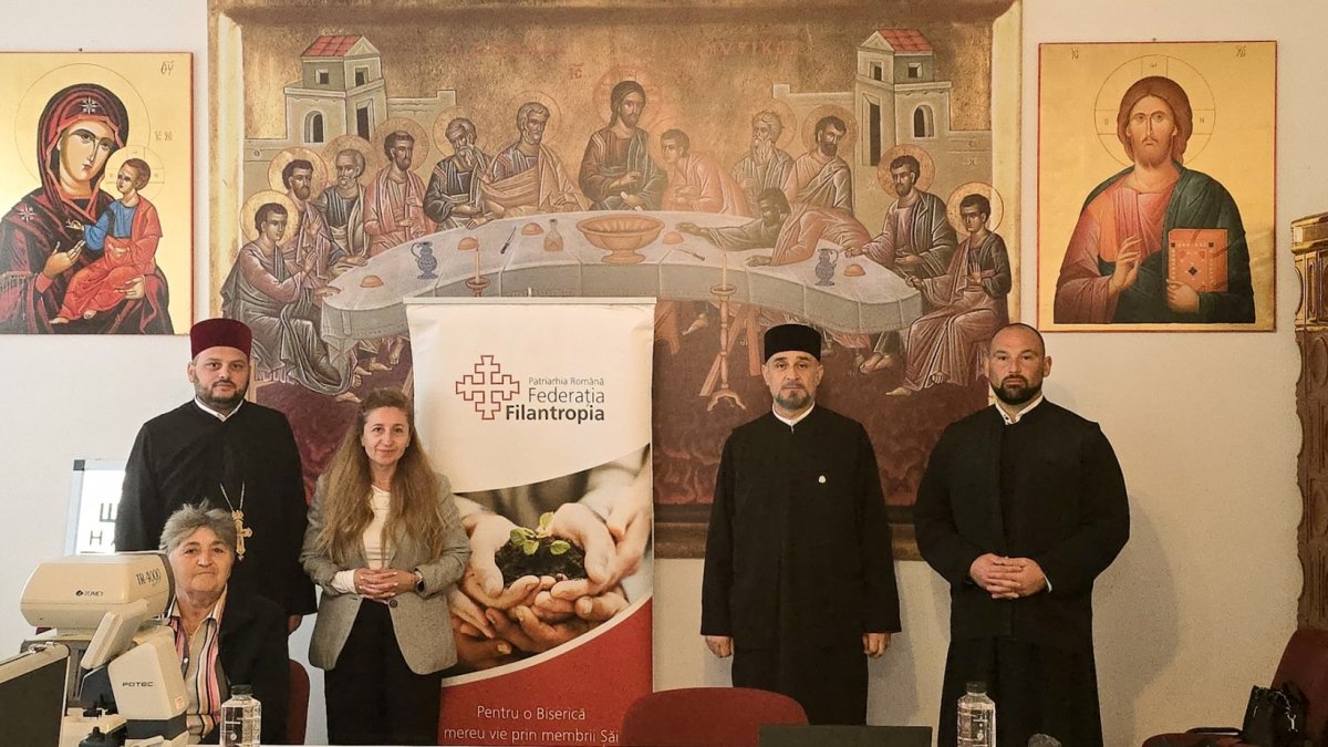 Consultații oftalmologice gratuite pentru 100 de vârstnici din Vrancea