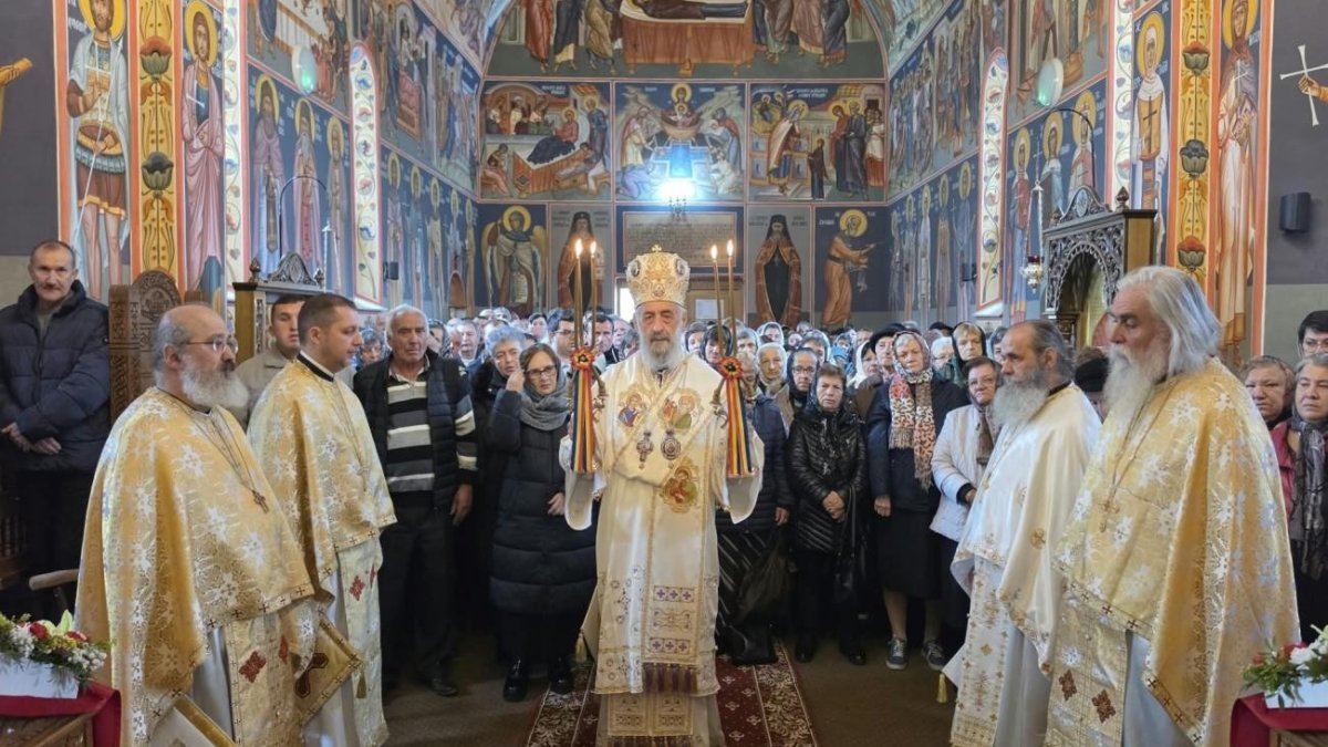 Sărbătoare la Mănăstirea „Sfânta Cuvioasă Parascheva” de la Subpiatră