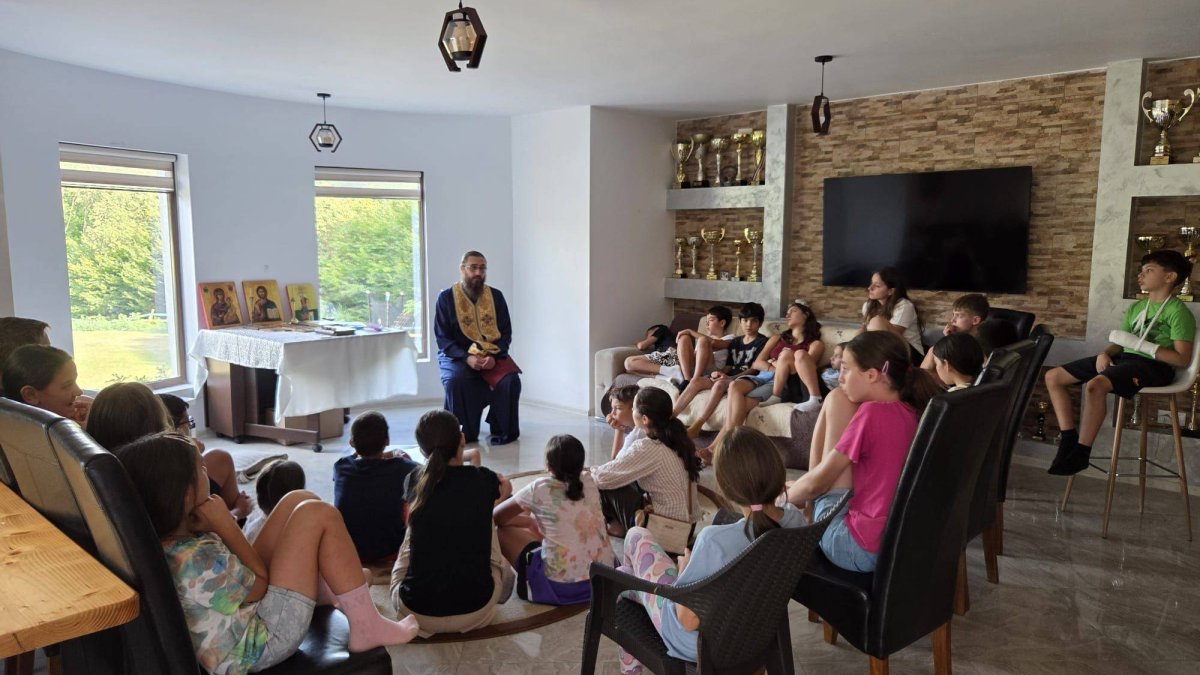 Bucuria copiilor şi voluntariatul în taberele ortodoxe