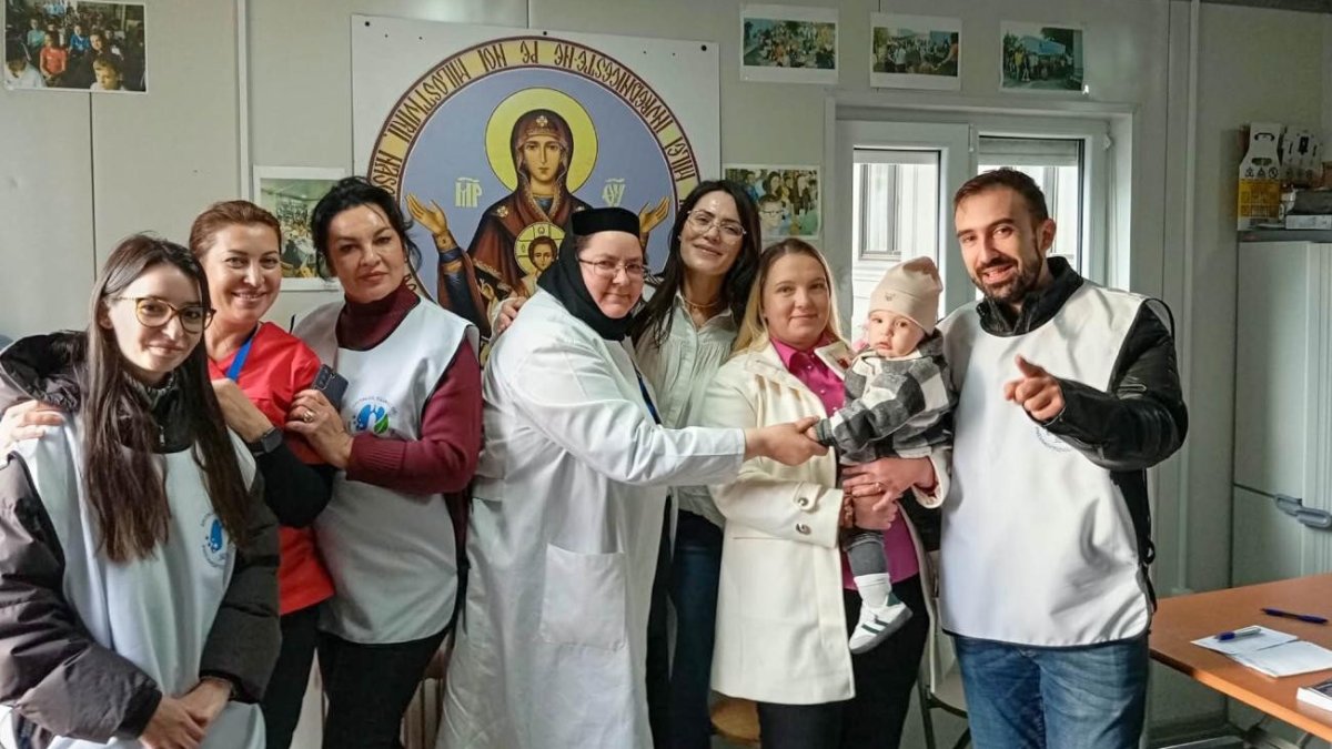 Voluntari din sănătate, alături de pelerinii Sfintei Cuvioase Parascheva