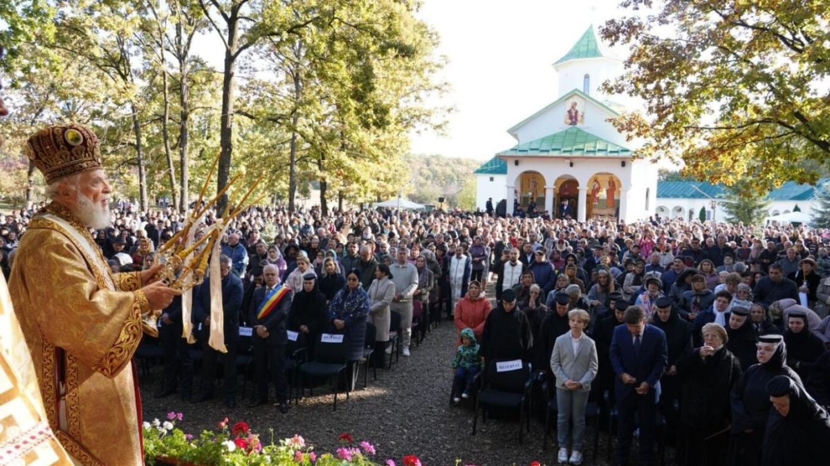 Biserica Schitului „La Stejari”, Dâmbovița, a fost sfințită