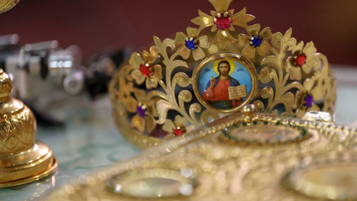 Familia, legătura dintre un bărbat şi o femeie, binecuvântată de Dumnezeu