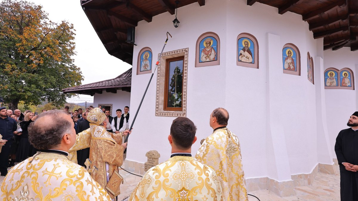Veșmântul harului pentru biserica Parohiei Vidra din Vrancea